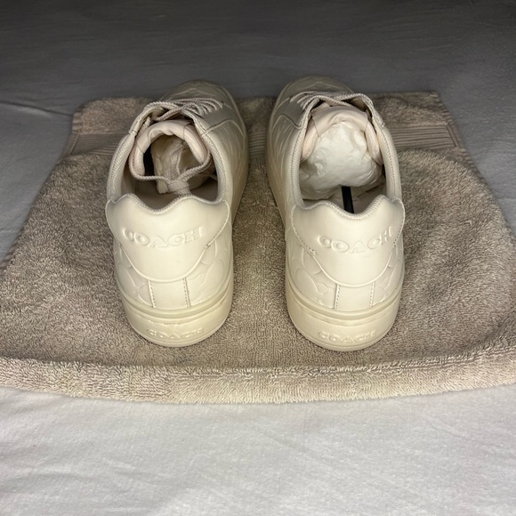 COACH Ivory Clip Low Top Signature Logo Sneaker - Picture 2 of 4